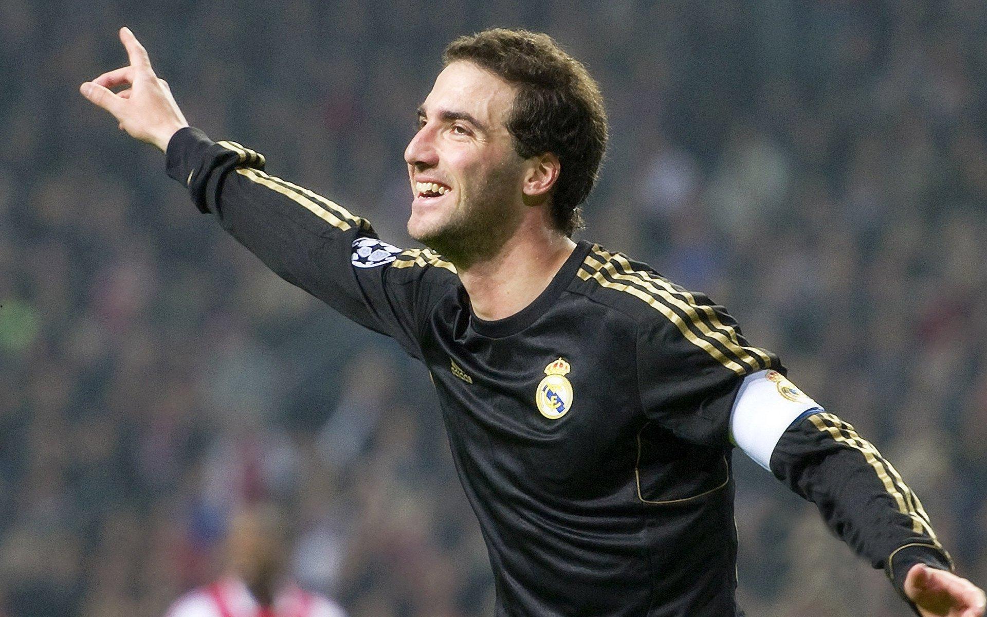 梅西任意球绝技闪耀美洲杯，两度助攻导演阿根廷3比0完胜厄瓜多尔