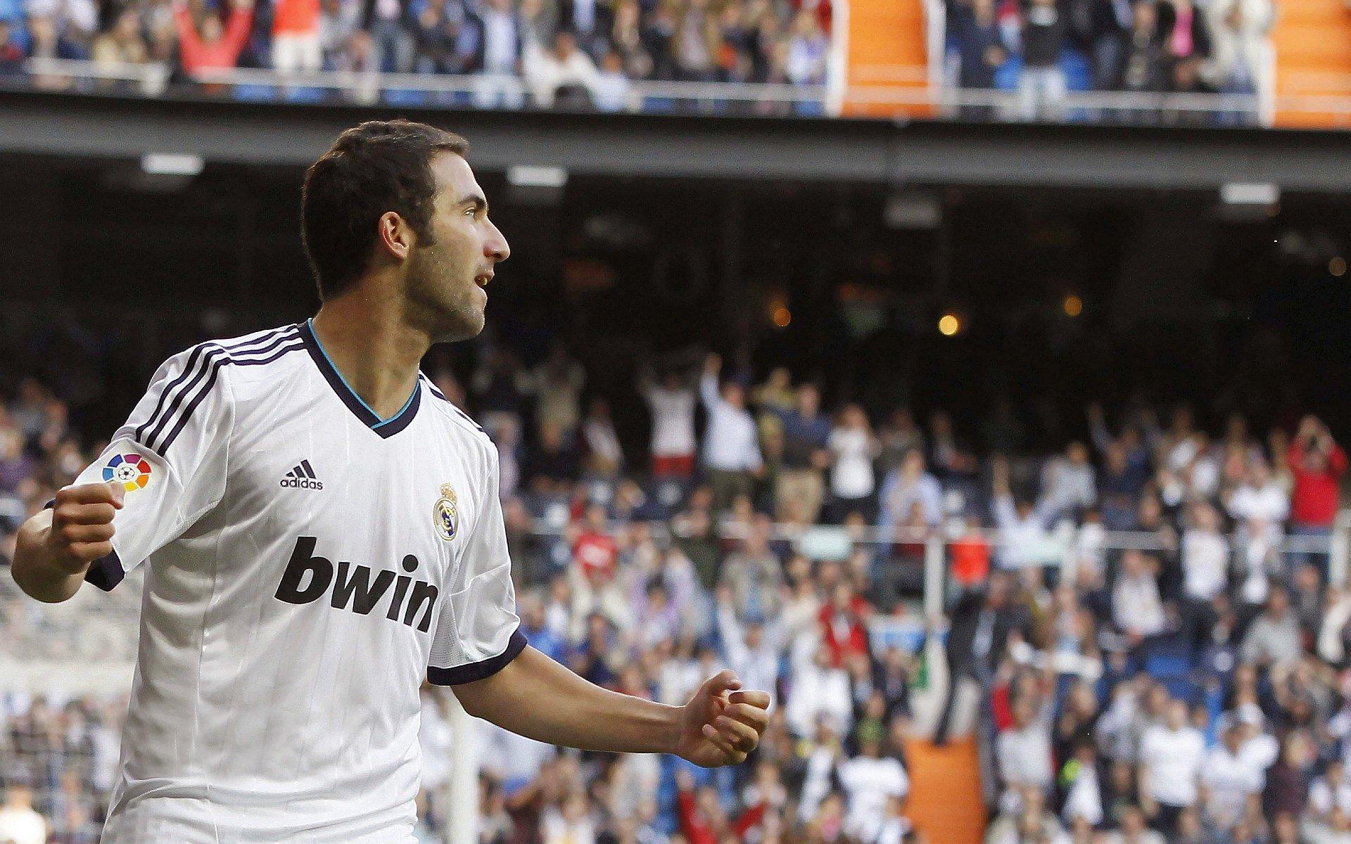 凯恩双响追平传奇纪录，世界杯金靴归来助三狮军团逆转险局